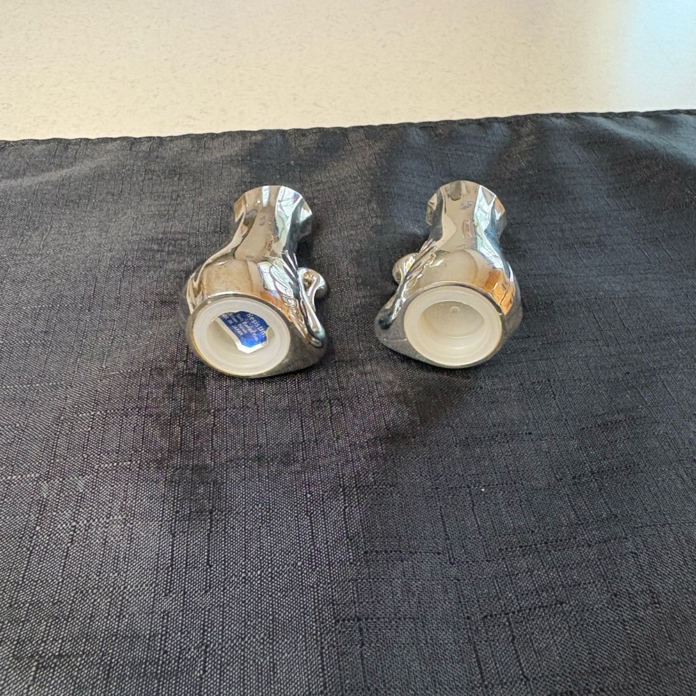 I rage William A. Roger’s Silver -Plated Salt and Pepper Shakers - Picture 6 of 6